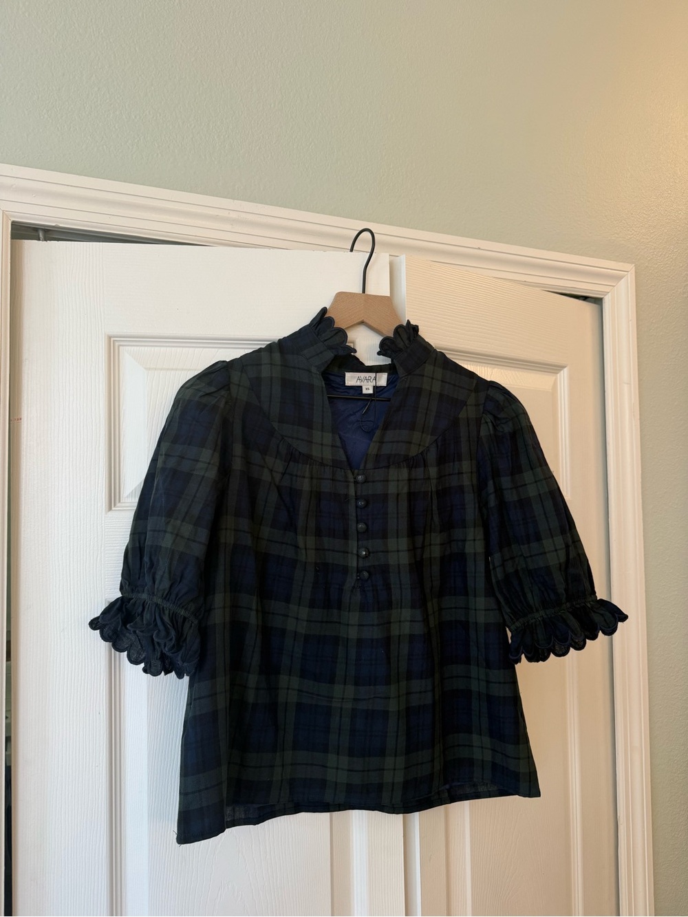 Avara Hailey Holiday Plaid Top Ruffle Puff Sleeve XS NWT - Picture 3 of 4